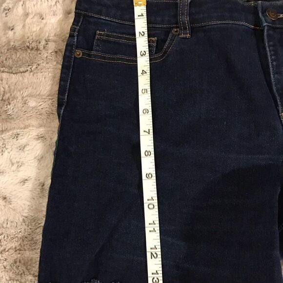 𝅺: : MICHAEL KORS Like New Dark Wash Raw Hem Denim Shorts : : - Picture 3 of 10